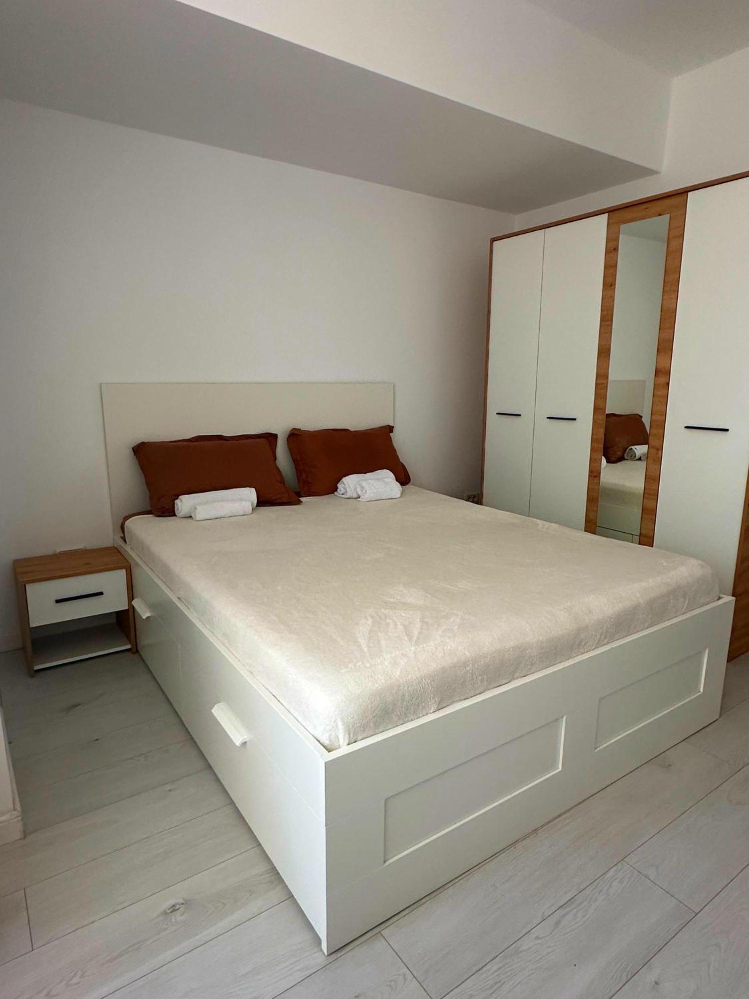 In Apart Hotel Bukarest Exterior foto