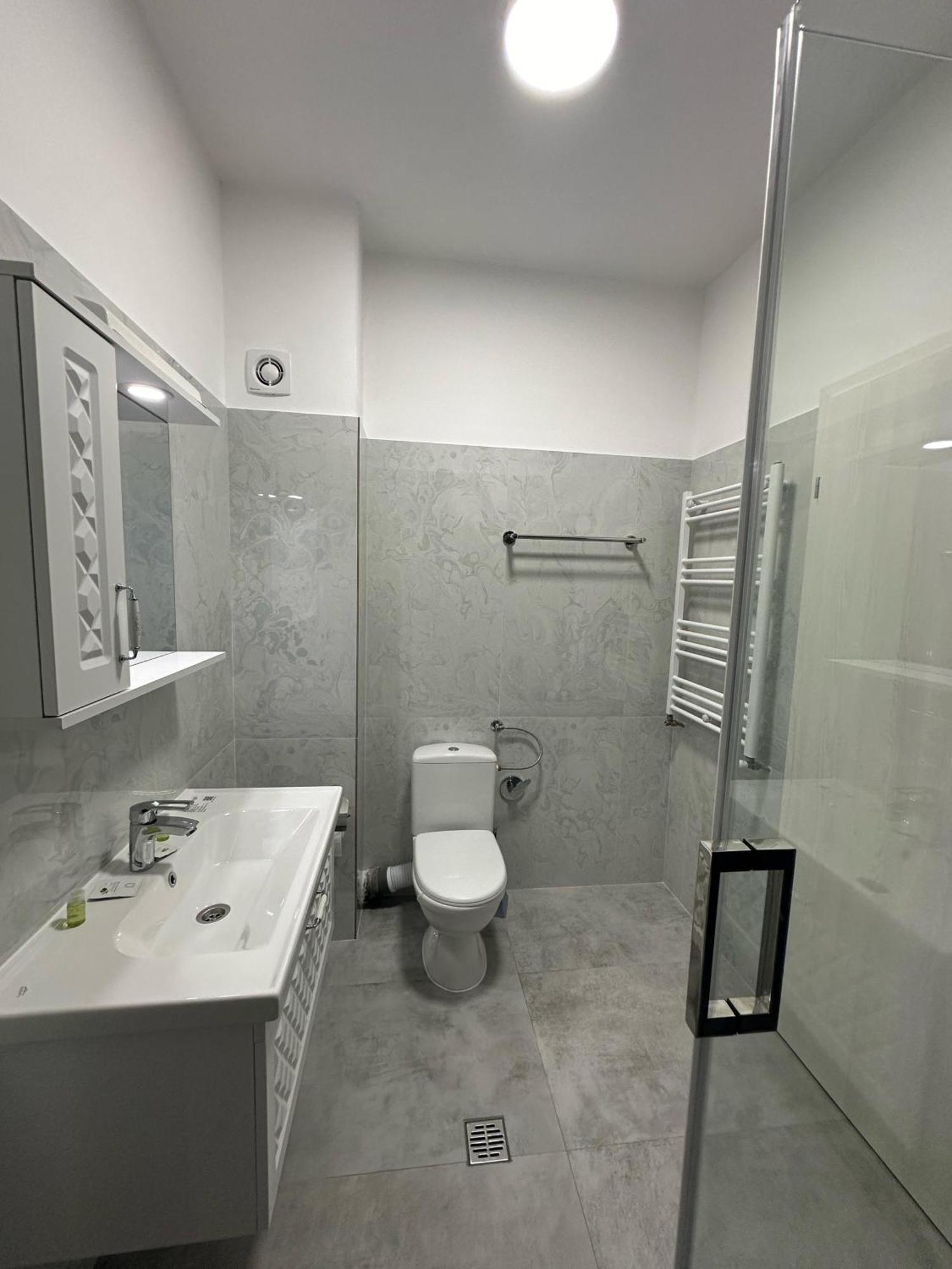 In Apart Hotel Bukarest Exterior foto